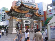 2005年的昆明，夜间南屏街好多人