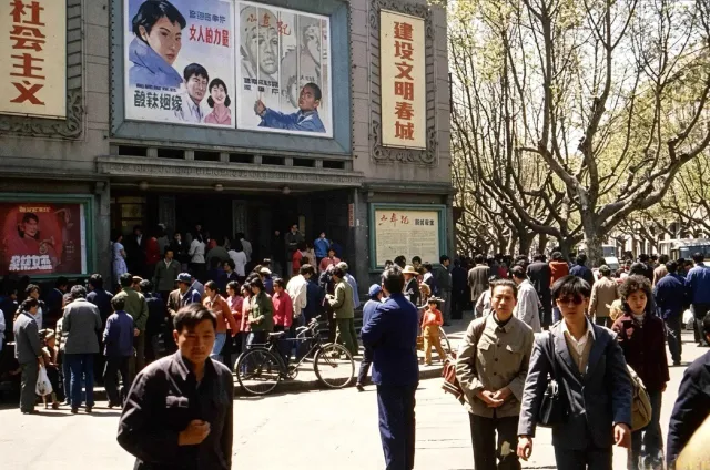 团结，紧张，严肃，活泼。 #昆明 #年代[7674080840699274915]_14.webp