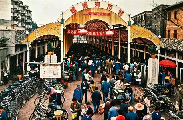 团结，紧张，严肃，活泼。 #昆明 #年代[7674080840699274915]_3.webp