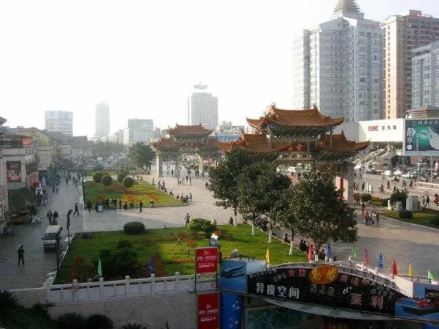 2004年的昆明，还是满满骑自行车的时代[7668987973576509285]_2.webp