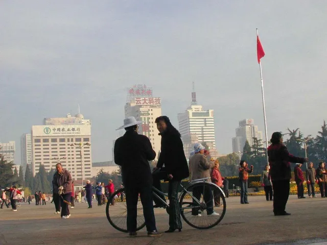 2004年的昆明，还是满满骑自行车的时代[7668987973576509285]_4.webp