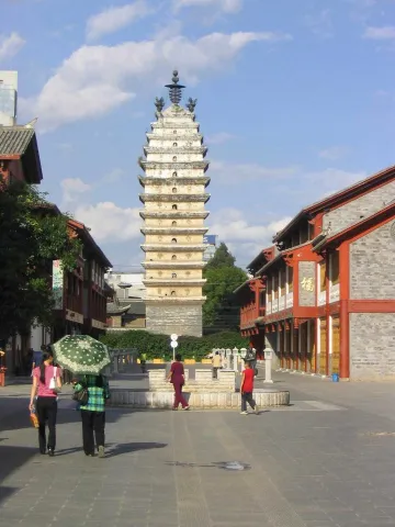 2005年的昆明，夜间南坪街好多人。🕰[7545413704537869625]_8.webp