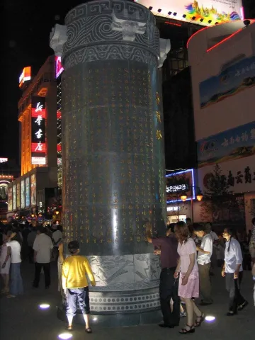 2005年的昆明，夜间南坪街好多人。🕰[7545413704537869625]_4.webp